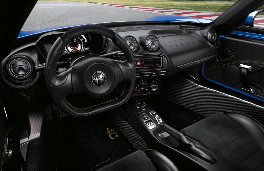 Торпедо Alfa Romeo 4C Spider Italia (960) 2018 года  (WW) (фото 3 из 3)